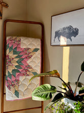 Load image into Gallery viewer, Floral Design Baby Star Quilt
