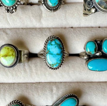 Load image into Gallery viewer, Oval Turquoise Ring Size 9
