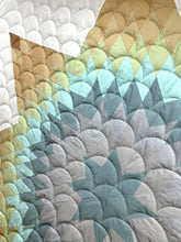 Load image into Gallery viewer, Full Size “Missouri Flow” Star Quilt
